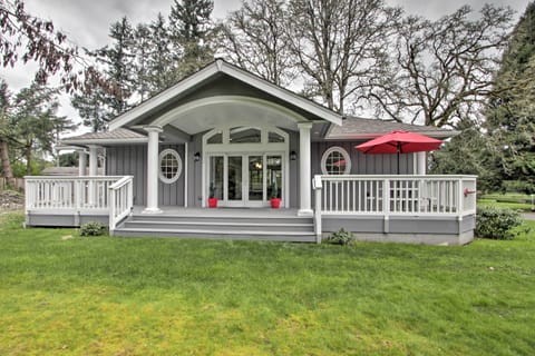 Tacoma Vacation Rental | 2BR | 2BA | 1,400 Sq Ft | Stairs Required