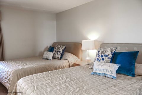 Cushion, Home Decor, Pillow, Furniture, Bed