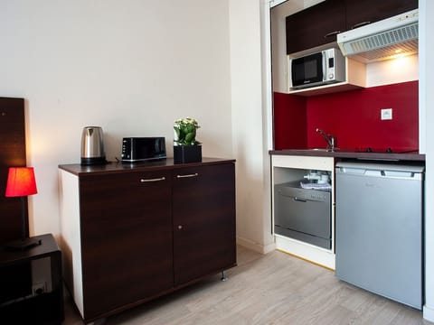 Tuck into a great snack you’ve prepared in your kitchenette.