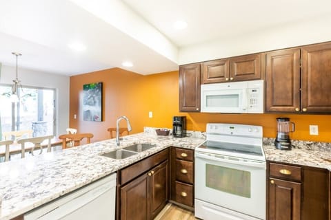 06_ClubWyndhanSouthShore_LivingArea_002