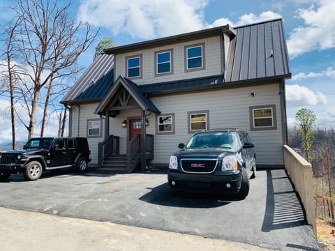 Flat parking for 5 cars.