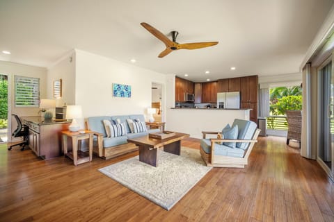 Need to work? No problem, office desk and chair available