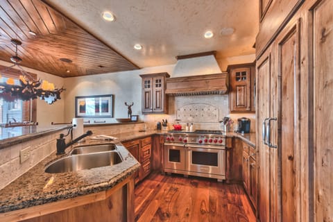 Fully Equipped Gourmet Kitchen with a Wolf 6-Burner Gas Range with Double Convection Ovens, SubZero Refrigerator, and High-end Finishes and Touches