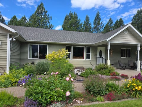 Welcome to Columbia Mountain Haven!