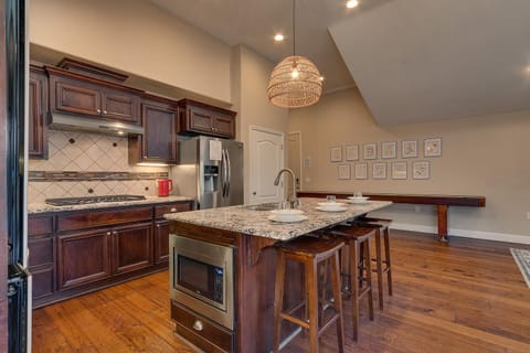 - Modern kitchen island with bar seating for four  
- Stainless steel appliances and granite countertops  
- Airbnb rental with chef-ready kitchen in Tahoe