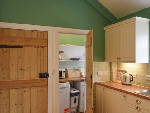 Well-equipped kitchen | The Dairy House, Near Newton Stewart