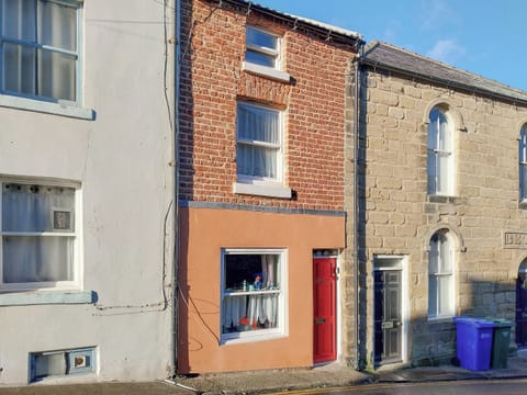 Front view High St | Flither Cottage, Staithes, near Saltburn-by-the-Sea