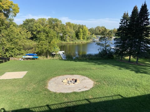 Crestwood Lodge  - remodeled house with dock & lots more on Lake Le Homme Dieu.