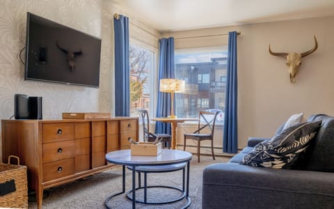 Welcome to Deer Haven Bungalow! Easily walk to the shops, restaurants, and attractions in downtown Cody