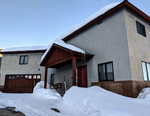 Welcome! Front door key and garage remote control device provided on arrival