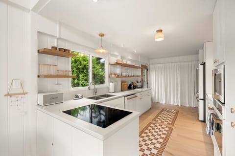 Beautiful kitchen with all the amenities