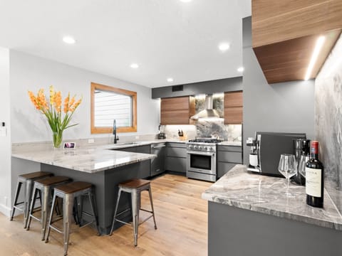 Kitchen (main level)