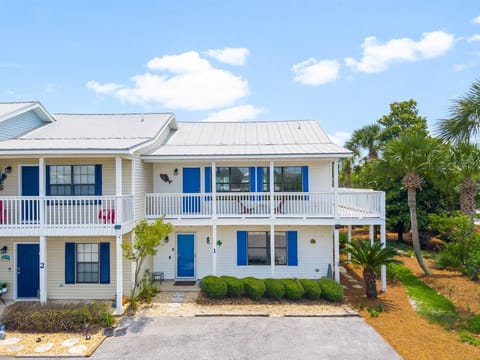 Bright End-Unit Townhome