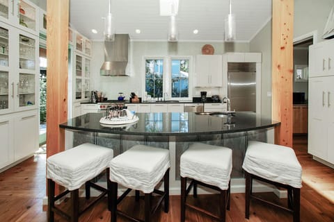 Blue Pine Seaclusion ~ Seagrove ~ Full Kitchen and Bar - Blue Pine Sea-clusion - Seagrove - First Floor - Kitchen Area