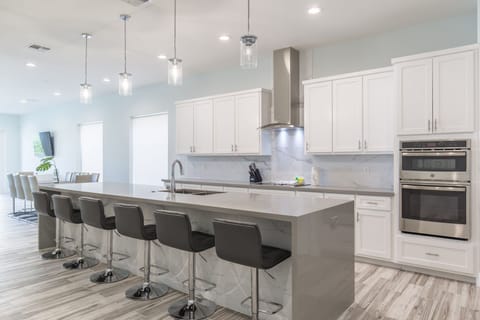 Massive kitchen island with seating fo 6 people.