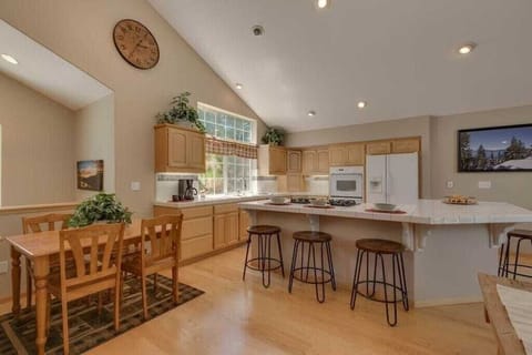 Oak Ridge Retreat Kitchen