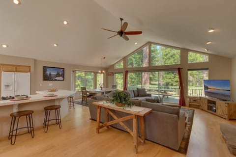 Oak Ridge Retreat Great Room