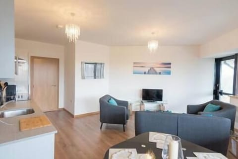 Luxury Two Bedroom Apartment, plenty of parking in Swindon