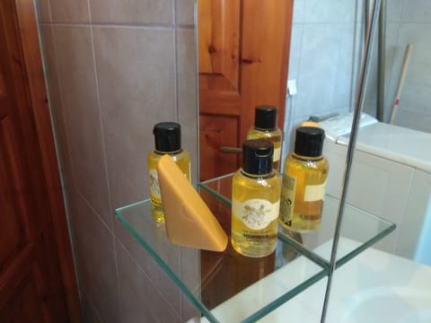Bathroom amenities
