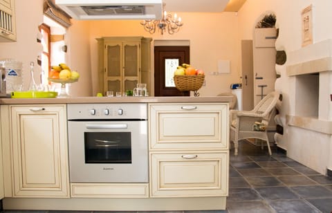 Villa Vlatos- Luxury Venetian style villa with private pool !