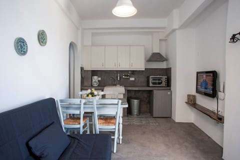 kitchen/living room area