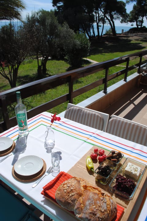 The comfortable sea balcony has panoramic view to the sea and the pine forest.
