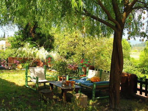 Sitzgelegenheiten im Garten