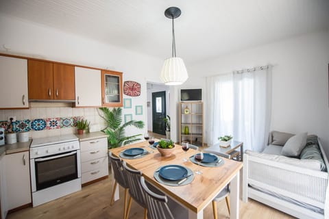 Acharavi Beach Villa  dining area