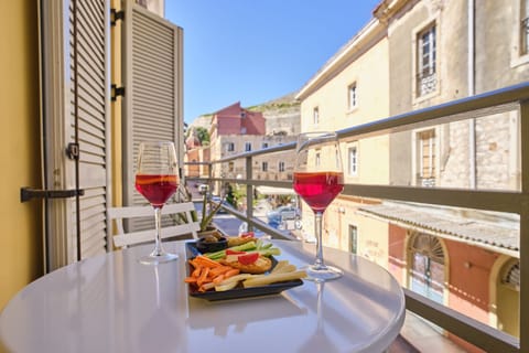 Paradosiakon Apartment Corfu Town By the Balcony