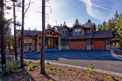 56640 Sunstone Loop