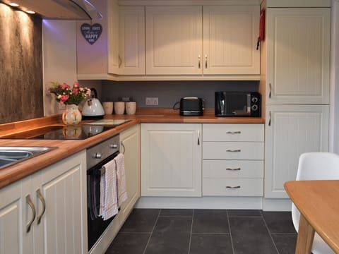 Kitchen | Old Orchard Cottage, Trethurgy, near St Austell