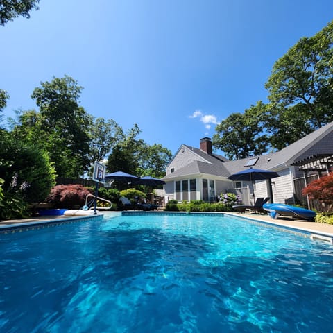 Cape Escape, relax poolside