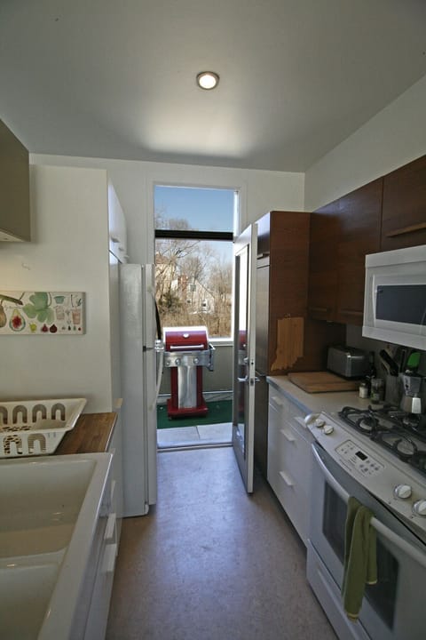 direct access to grill on front balcony