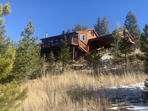 Newly remodeled quiet mountain getaway!! 