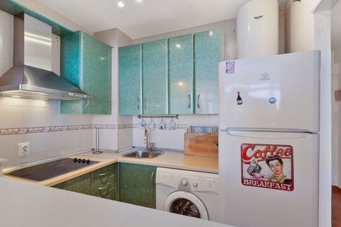 Fully equipment,s checken with 2 coffee maker, microwave, juice press, toaster..