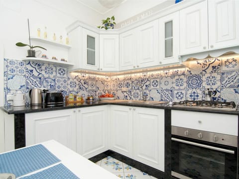 Countertop, Tile, Room, Kitchen, Property, Blue, Interior Design, Furniture, Cabinetry, Wall