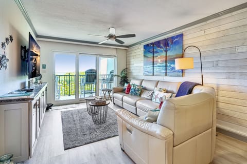 Land's End 10-202 Beach Front - Premier