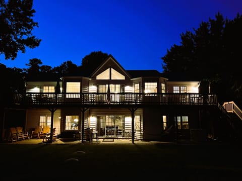 Exterior - Lakeside - Night View