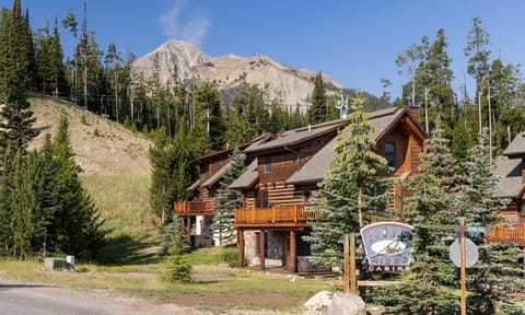 PR Red Cloud 1B, Exterior, 6