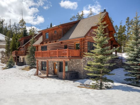 PR Red Cloud 1B, Exterior