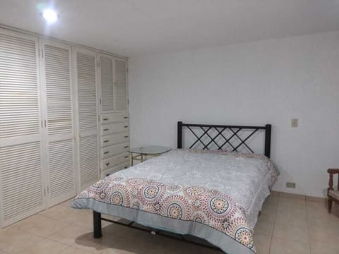 Habitación con baño privado, entrada independiente 