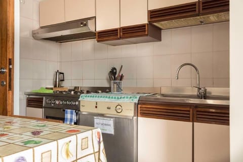 KITCHEN WITH KITCHEN CORNER