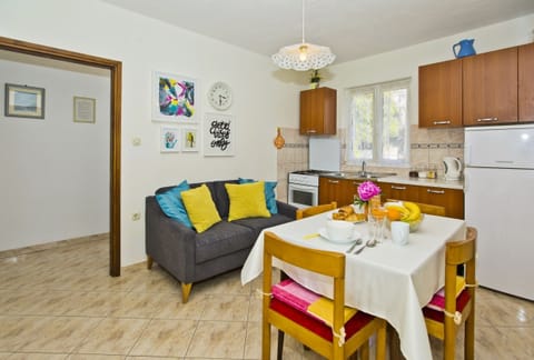 Kitchen/ entrance to the apartment