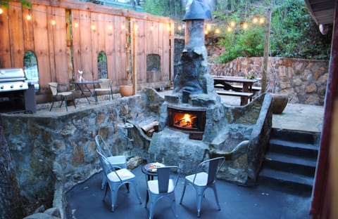 Courtyard area next to cabin with fireplace, picnic table, 4 burner Weber grill