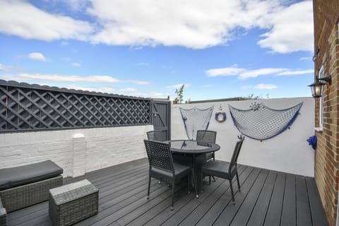 Gorgeous decked outdoor space 