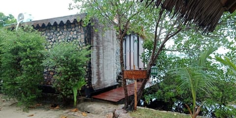 Sea Terrace Joglo - Waru Cottage