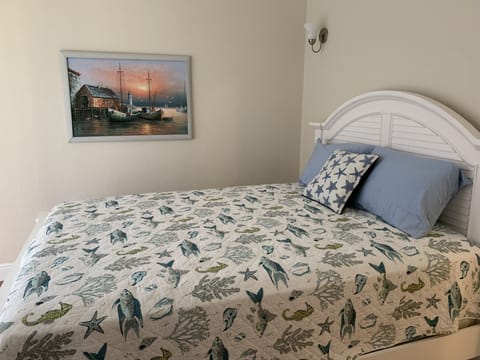 Queen Size Bedroom