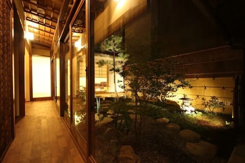 corridor to the bedrooms