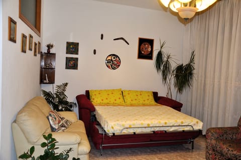 Queen sofa bed / divano letto matrimoniale