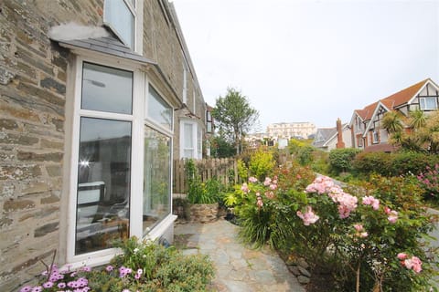 Fishermans Cottage central location to beaches town all within 5 minutes